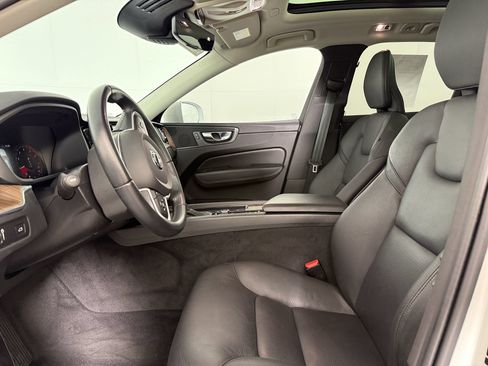Used 2021 Volvo XC60 T5 Momentum w/ Premium Package AWD/4WD image 26