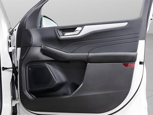 Used 2024 Ford Escape Platinum image 37