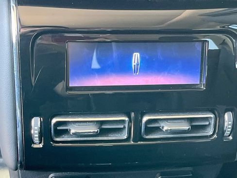 Used 2025 Lincoln Aviator AWD image 27