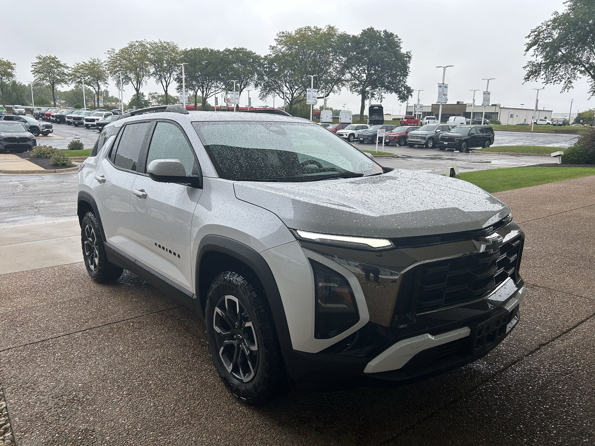 Used 2025 Chevrolet Equinox ACTIV AWD/4WD image 3