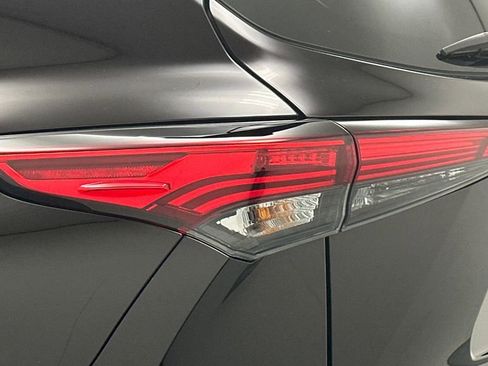 Used 2022 Toyota Highlander XLE image 23