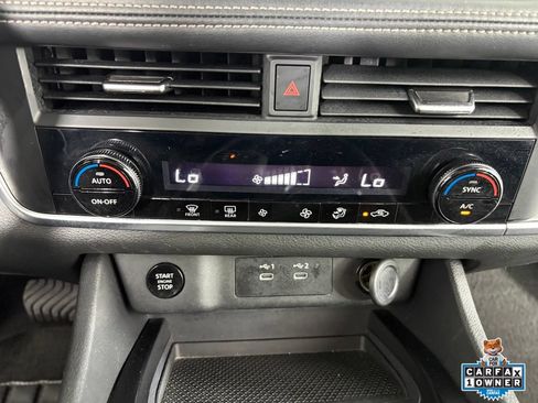 Used 2025 Nissan Rogue SV AWD/4WD image 23