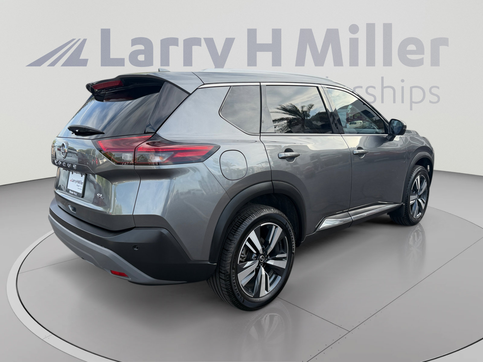 Used 2021 Nissan Rogue SL w/ Premium Package FWD image 5