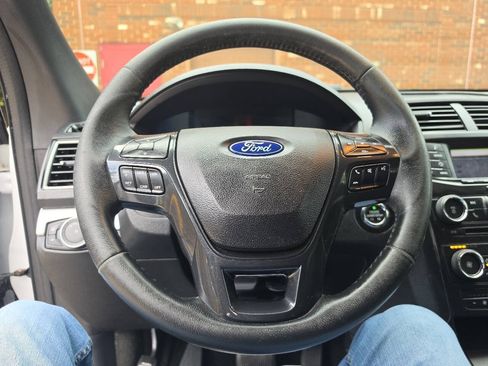 Used 2017 Ford Explorer XLT FWD image 24