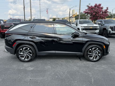 Used 2025 Hyundai Tucson Limited FWD image 11