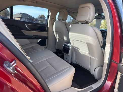 Used 2019 Lincoln Continental Select image 45