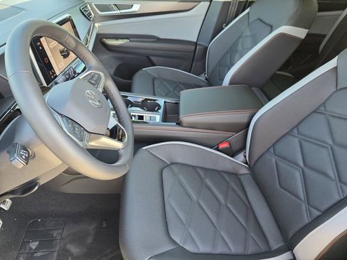 New 2026 Volkswagen Atlas Peak Edition AWD/4WD image 12
