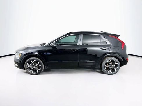 Used 2024 Kia Niro EX Touring image 3