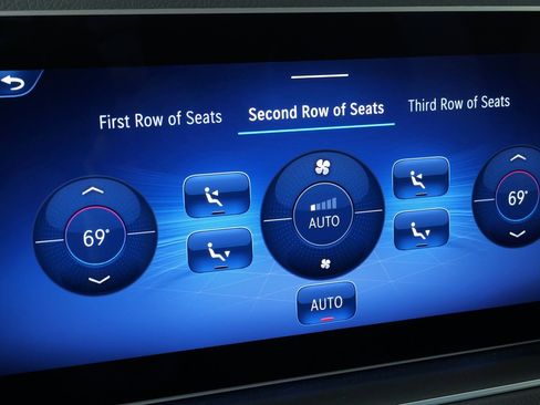 Used 2024 Mercedes-Benz GLS 450 4MATIC w/ AMG Line Exterior image 64