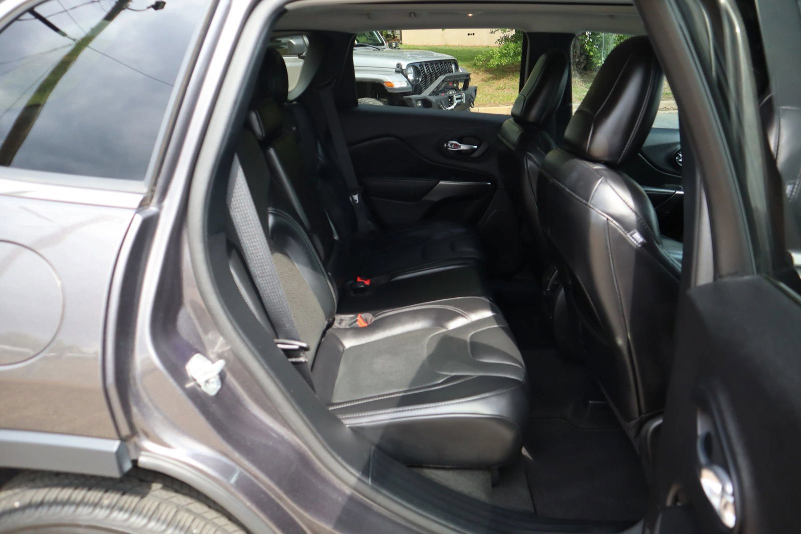 Used 2021 Jeep Cherokee Latitude Lux w/ Sun & Sound Group FWD image 22