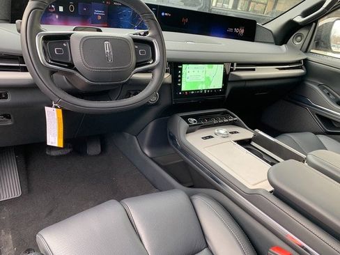 New 2026 Lincoln Navigator L Reserve w/ Jet Appearance Package image 24