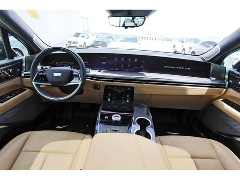 Certified 2026 Cadillac Escalade IQL Luxury AWD/4WD image 9