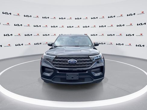 Used 2022 Ford Explorer XLT RWD image 3