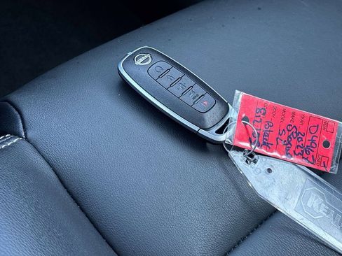 Used 2023 Nissan Rogue SL w/ SL Premium Package image 28