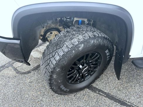 Certified 2025 Chevrolet Silverado 2500 ZR2 w/ LPO, Dark Essentials Package image 22