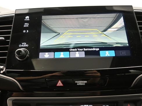 Used 2019 Honda Pilot Touring image 3