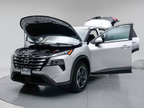Used 2025 Nissan Rogue SV AWD/4WD image 18
