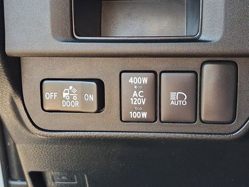Used 2019 Toyota Tacoma TRD Sport w/ Technology Package AWD/4WD image 23