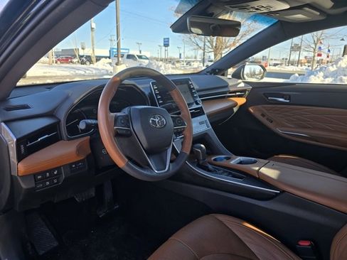 Used 2020 Toyota Avalon Limited image 11