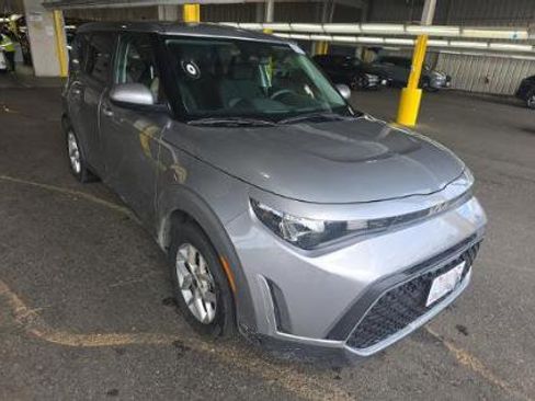 Certified 2025 Kia Soul LX w/ LX Technology Package FWD image 1
