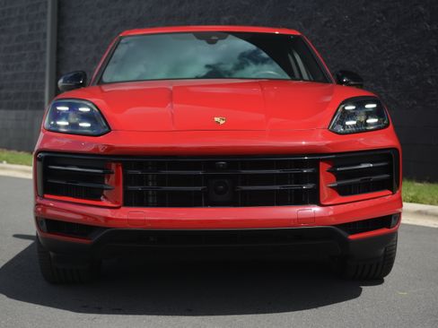 Certified 2025 Porsche Cayenne S AWD/4WD image 10