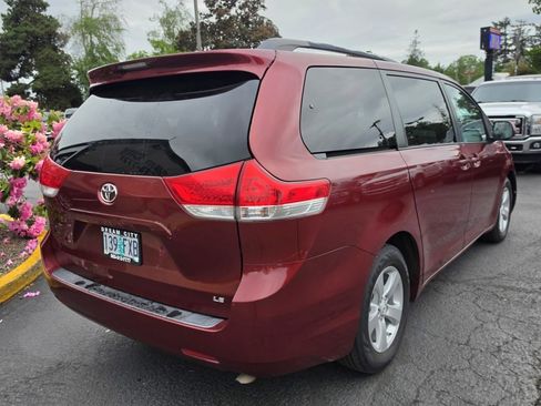Used 2011 Toyota Sienna LE FWD image 7