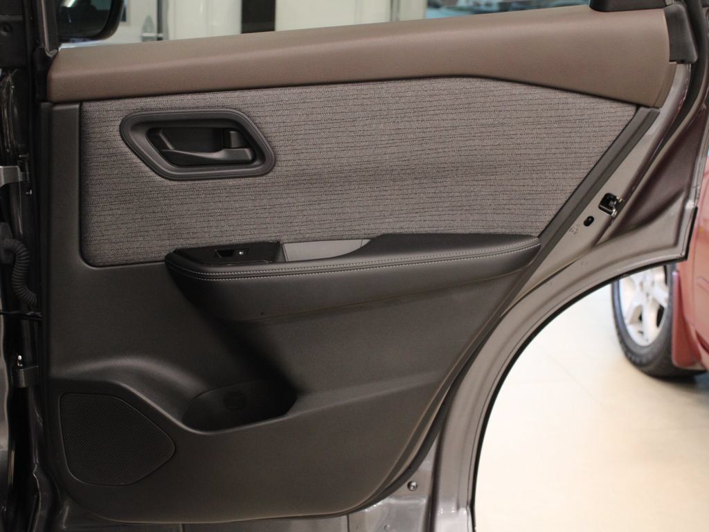 Used 2023 Nissan Rogue SV w/ SV Premium B Package FWD image 29