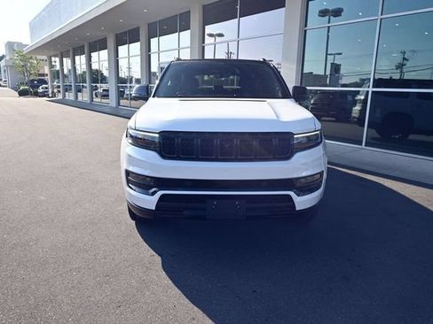 Used 2023 Jeep Grand Wagoneer Series II AWD/4WD image 4