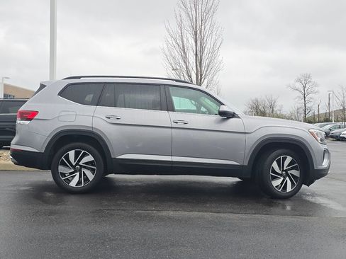 Used 2025 Volkswagen Atlas SE AWD/4WD image 24