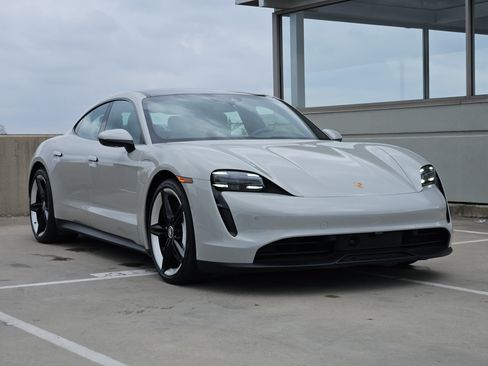 Used 2021 Porsche Taycan image 10