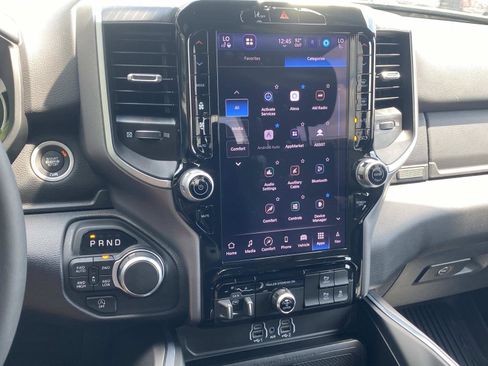 Used 2025 RAM 1500 Big Horn AWD/4WD image 30