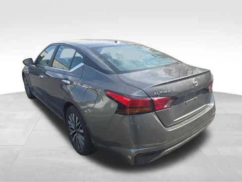 Used 2025 Nissan Altima 2.5 SV image 4