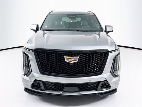 Used 2025 Cadillac Escalade V image 2