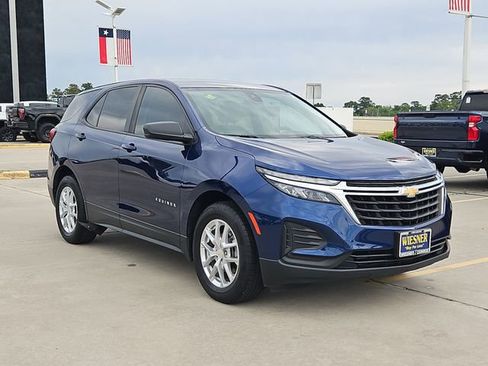 Used 2022 Chevrolet Equinox LS w/ LS Convenience Package image 3