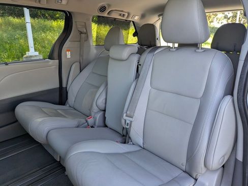 Used 2020 Toyota Sienna XLE w/ XLE Navigation Package image 19