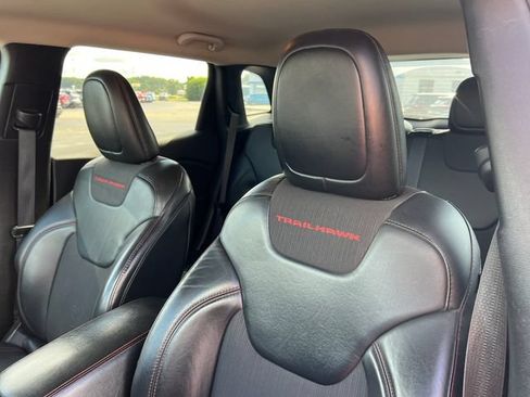 Used 2017 Jeep Cherokee Trailhawk w/ Cold Weather Group AWD/4WD image 16