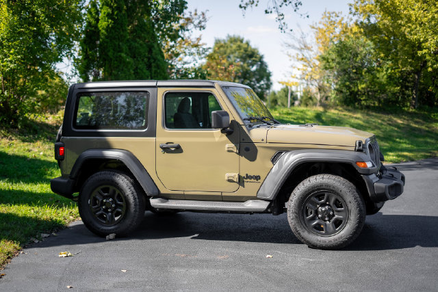 Used 2025 Jeep Wrangler Sport AWD/4WD image 4