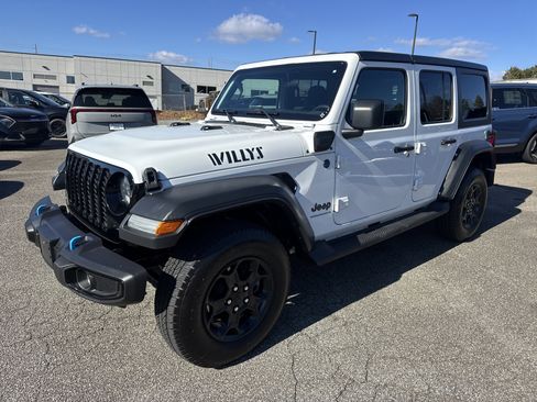 Used 2023 Jeep Wrangler Unlimited image 3