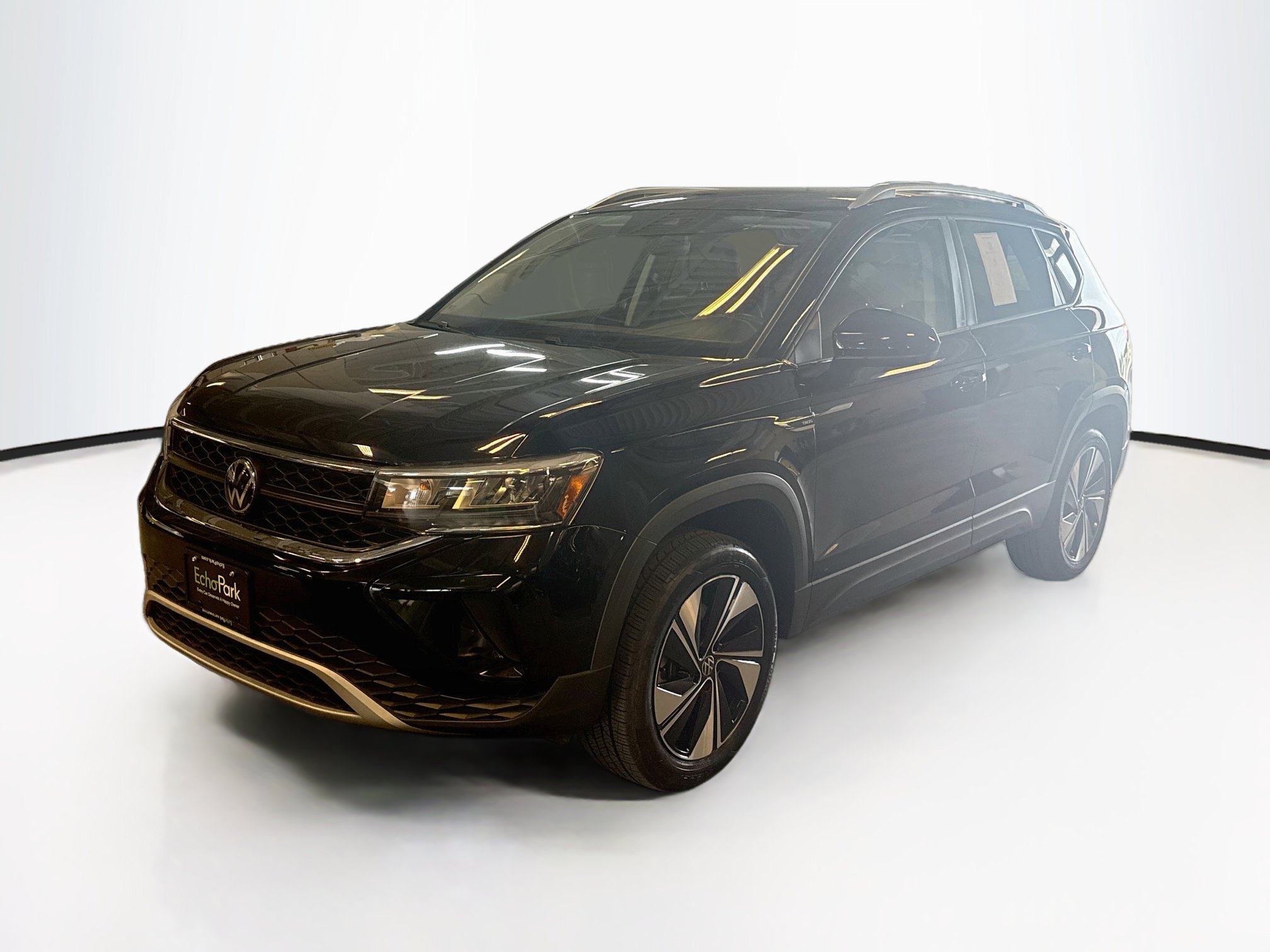 Used 2024 Volkswagen Taos SE AWD/4WD image 3