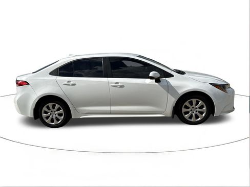 Used 2025 Toyota Corolla LE FWD image 2