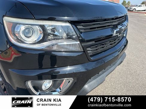 Used 2017 Chevrolet Colorado Z71 w/ Z71 Midnight Edition image 9