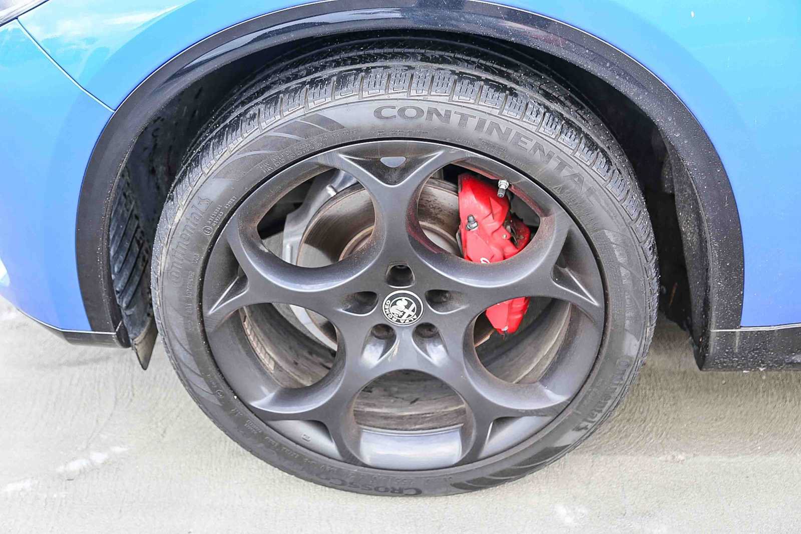 Used 2024 Alfa Romeo Stelvio Veloce AWD/4WD image 11