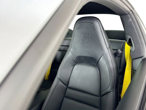 Used 2025 Porsche 911 Carrera RWD image 27