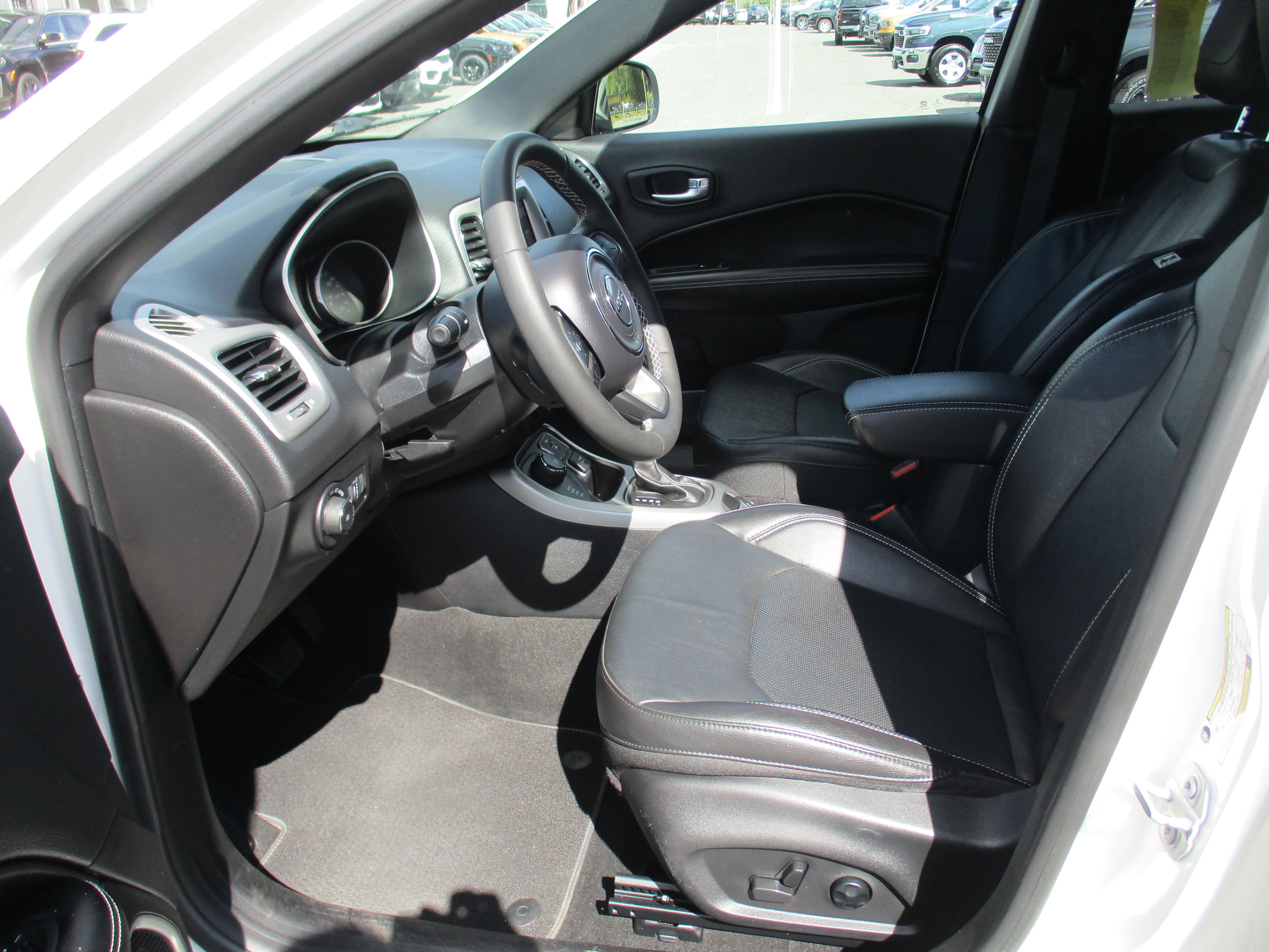 Used 2021 Jeep Compass Latitude AWD/4WD image 10