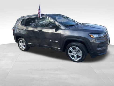 Used 2024 Jeep Compass Latitude image 9