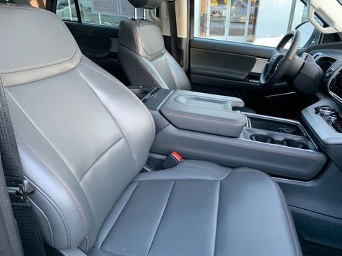 Used 2025 Ford Expedition Active image 13