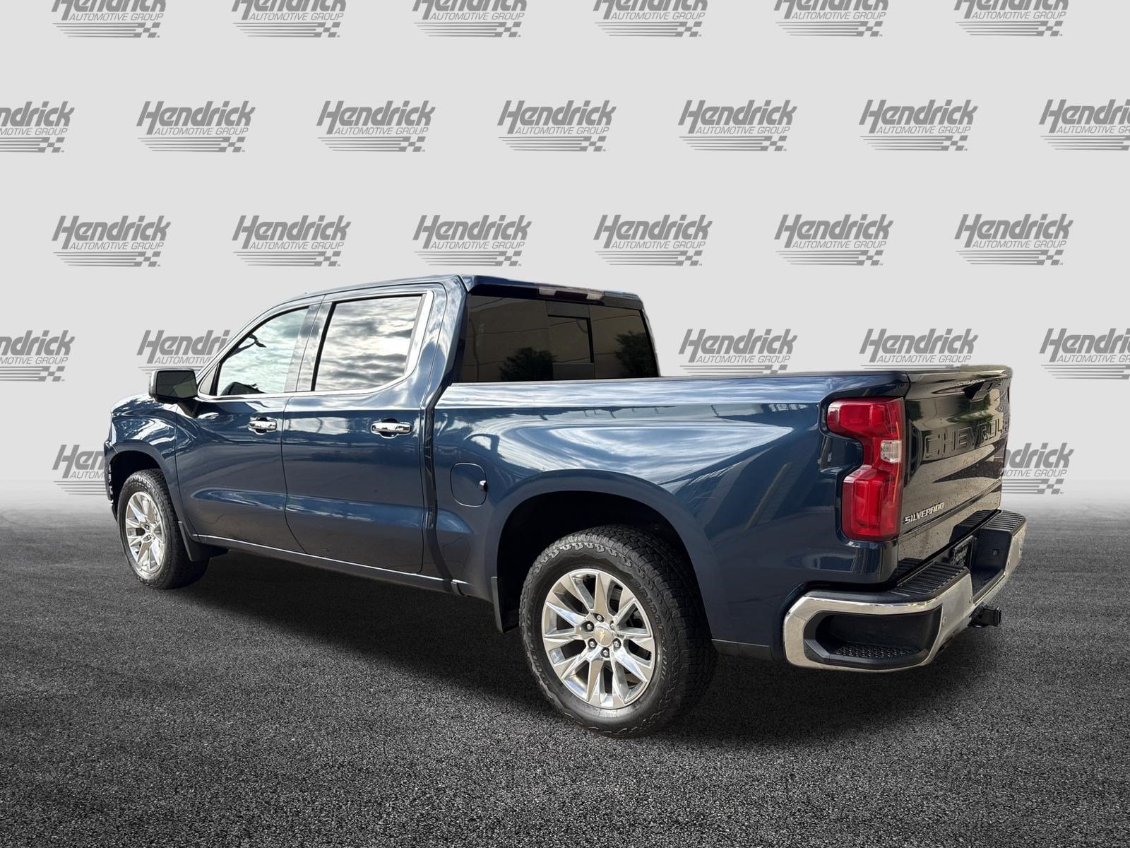 Used 2019 Chevrolet Silverado 1500 LTZ w/ LTZ Premium Package AWD/4WD image 8