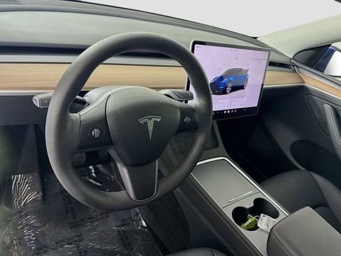 Used 2023 Tesla Model Y Long Range image 9