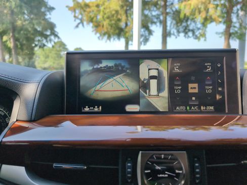 Used 2020 Lexus LX 570 4WD w/ Luxury Package image 25