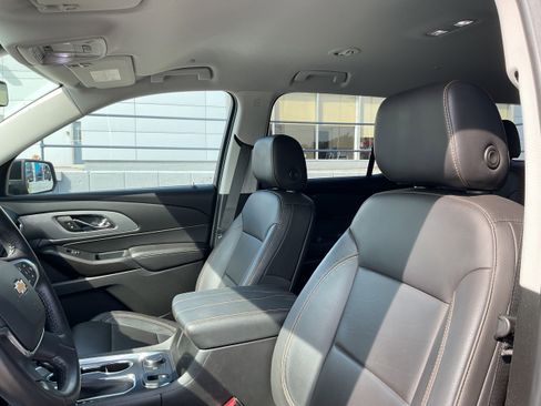Certified 2021 Chevrolet Traverse LT w/ LT Premium Package image 8